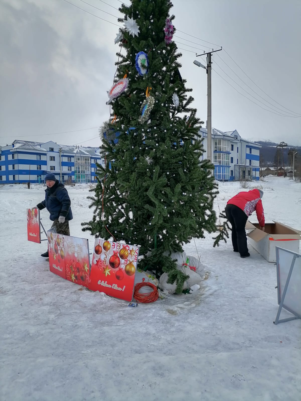 ТОС “СТаrt”  декабрь 2021г. Помощь в  установке новогодней ели