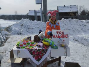 Члены ТОСа "Альянс" приняли активное участие в сельском празднике "Широкая Масленица". Силами ТОСа был накрыт стол на котором были блины с разными начинками и горячий чай. Угощались все желающие.