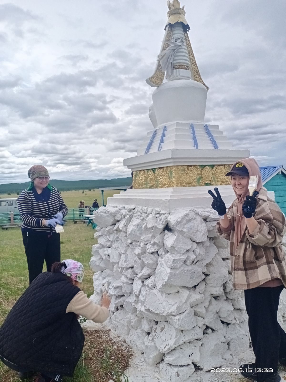 Покраска священных ступ