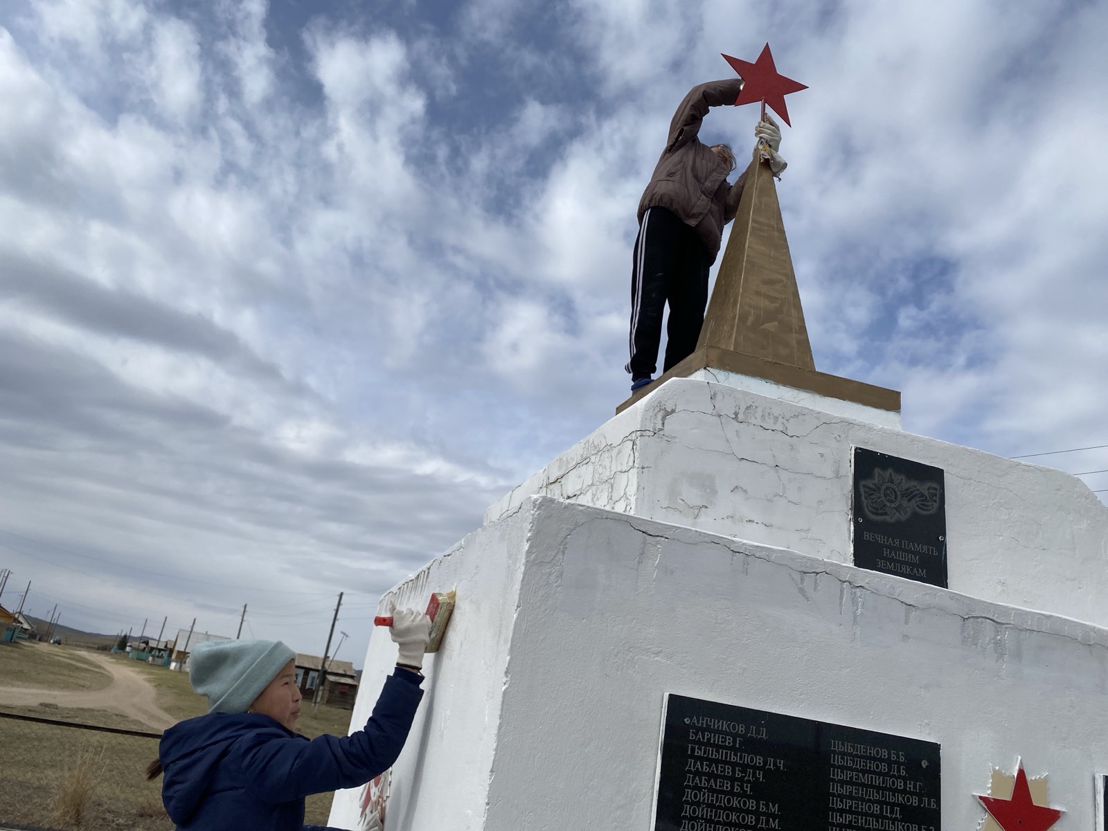 Ремонт памятника ВОВ у. Бурдуны