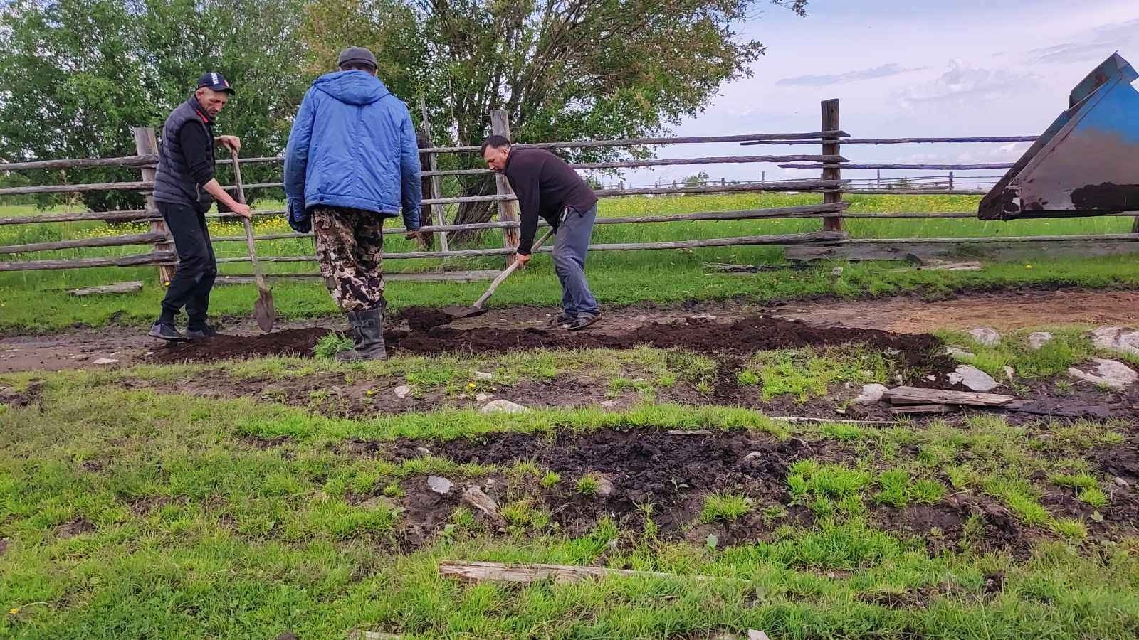 Отремонтировали мост через канаву на Галосово