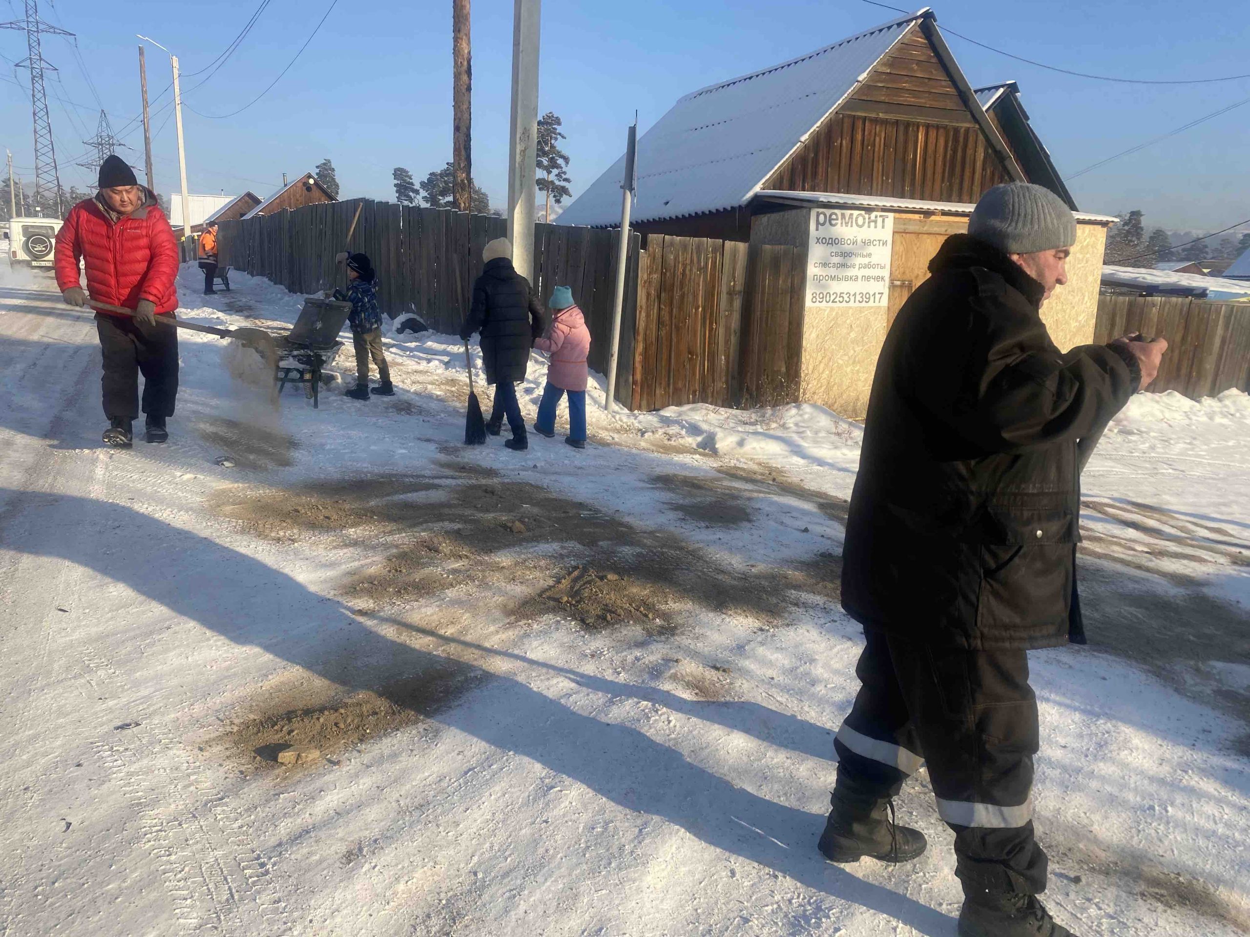 ТОС “Стеклозавод” помогает убирать снег