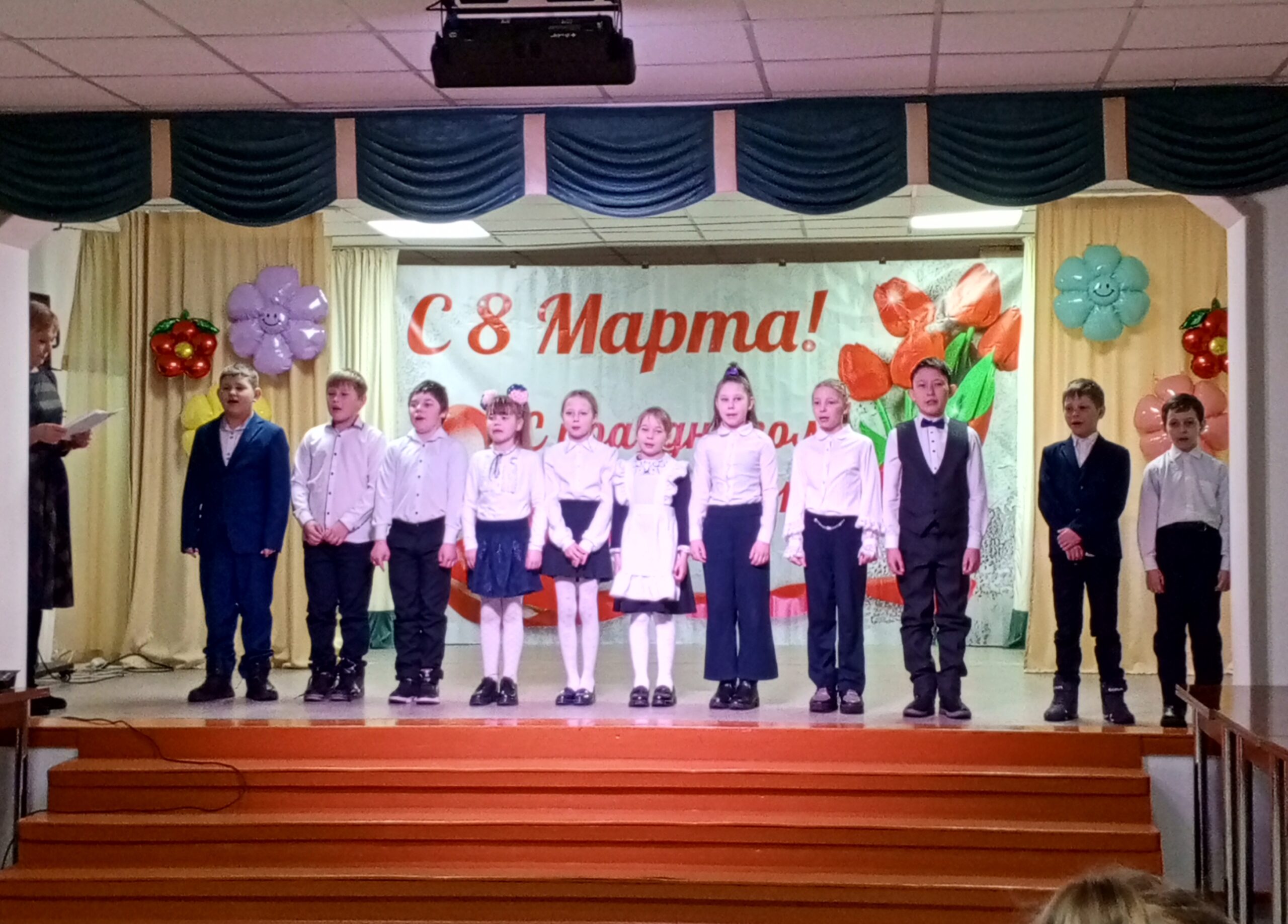 ТОС “Дружба”  7 марта – Праздничный концерт «Дарите женщинам цветы», посвящённый Международному женскому дню