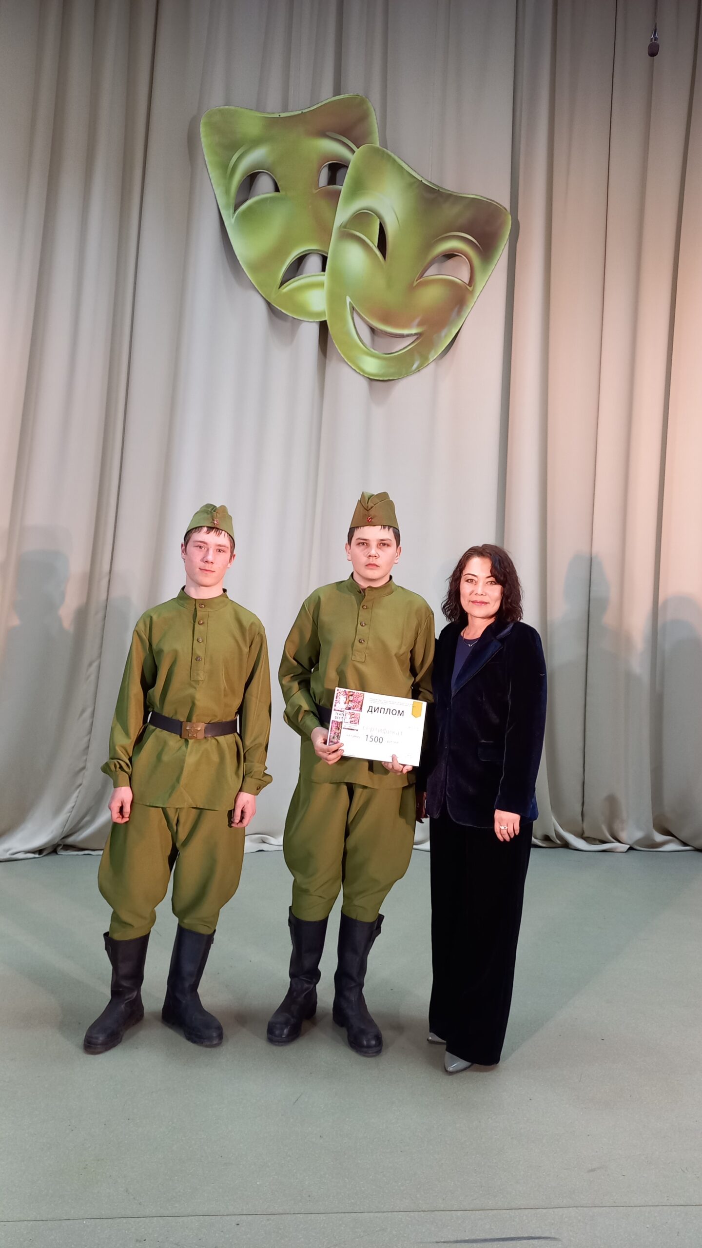 ТОС “Дружба” 19 марта -Участие театральной группы «Театр-мини» в Районном фестивале – конкурсе любительских театральных коллективов, посвященном 80- летию Победы в Великой Отечественной войне 1941-1945 гг. и Году защитника Отечества.