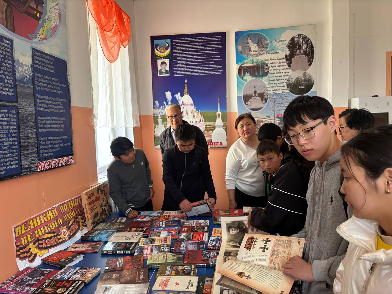 Книжная выставка, посвященная 80-летию со дня окончания ВОВ