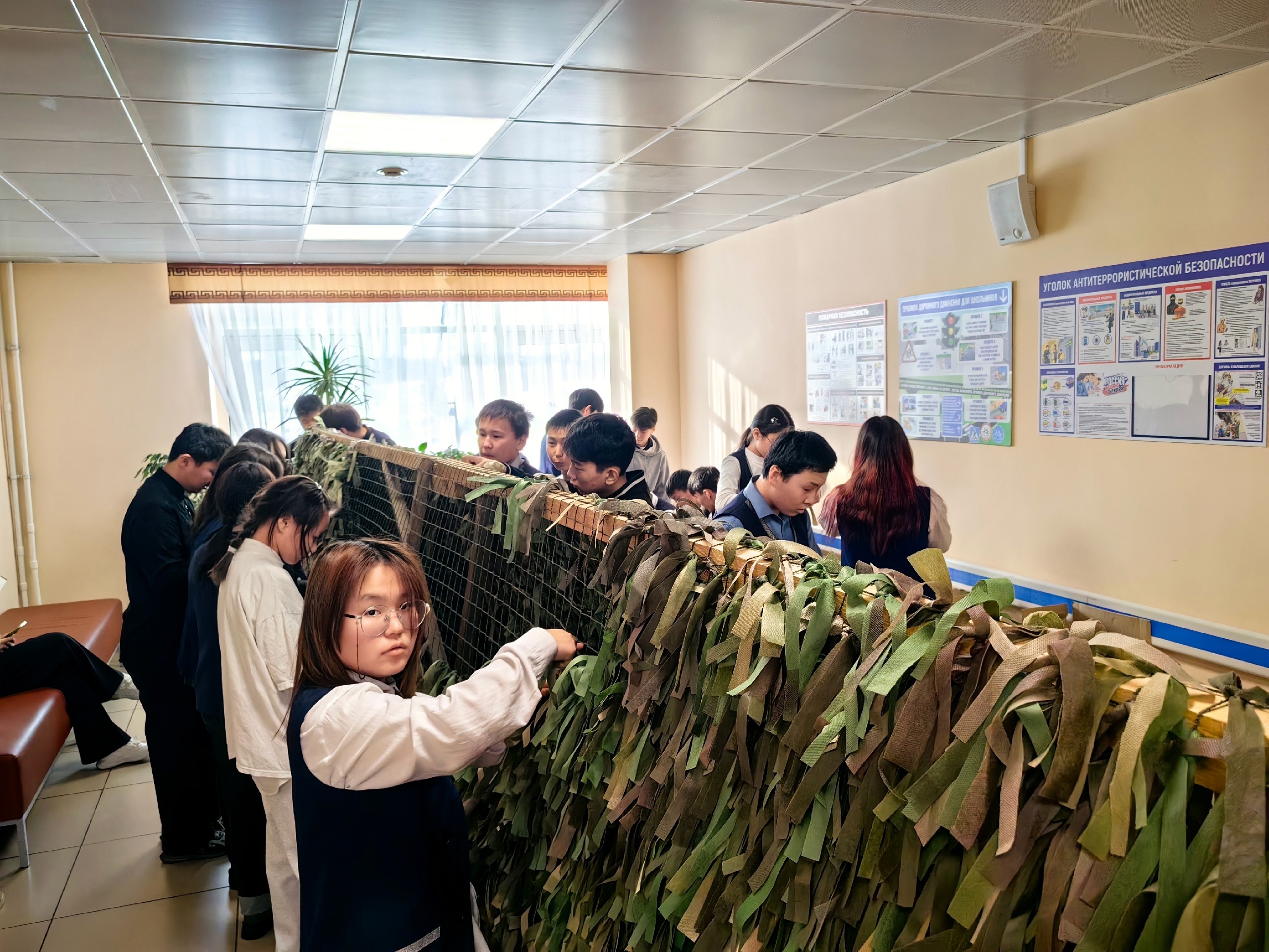 Акция «своих не бросаем» по плетению маскировочных сетей