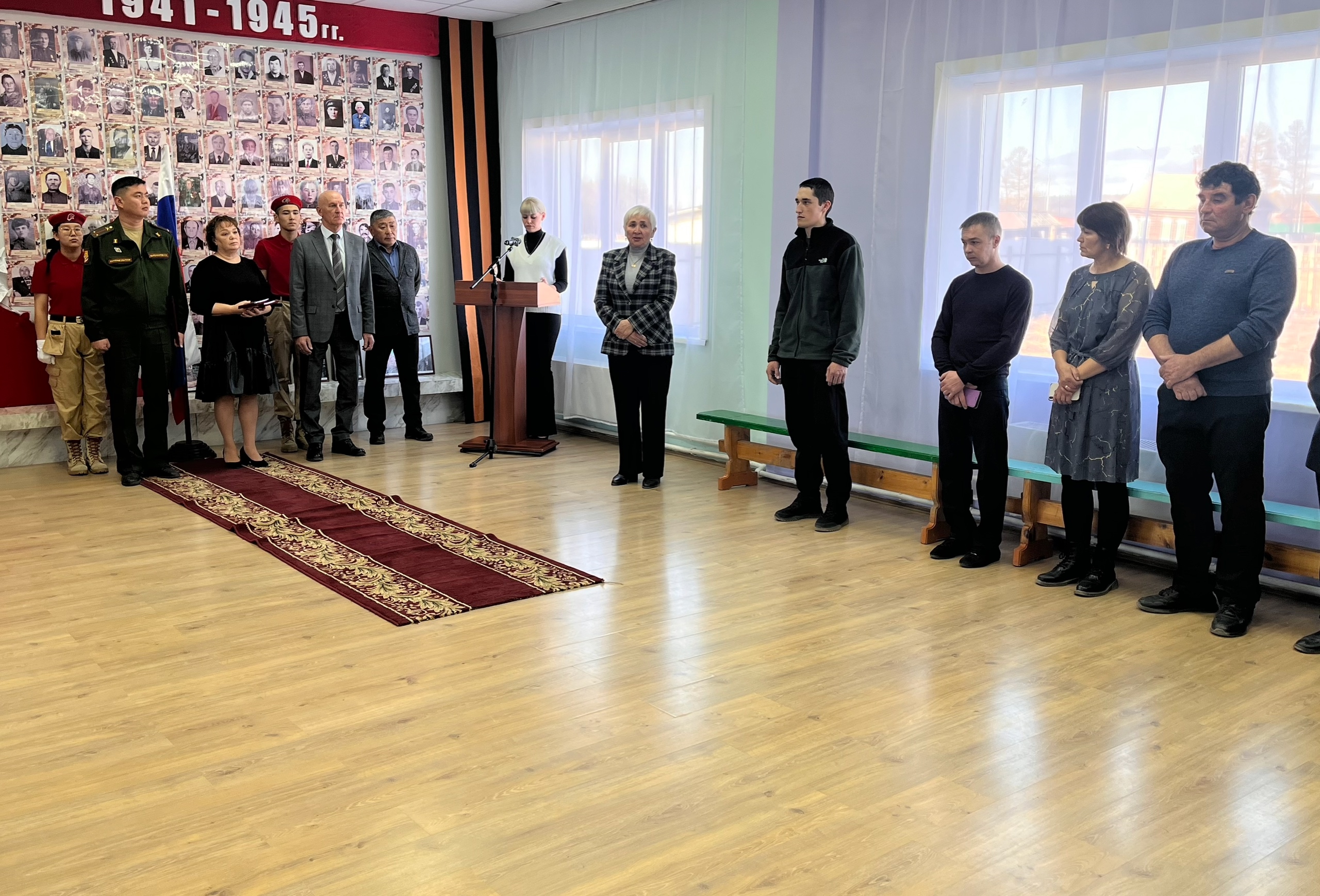 16.10.2025 г. ТОС “Наследие”. Вручение Ордена Мужества (посмертно) и Ордена Святого Георгия – Георгиевского Креста IV степени семье участника СВО.