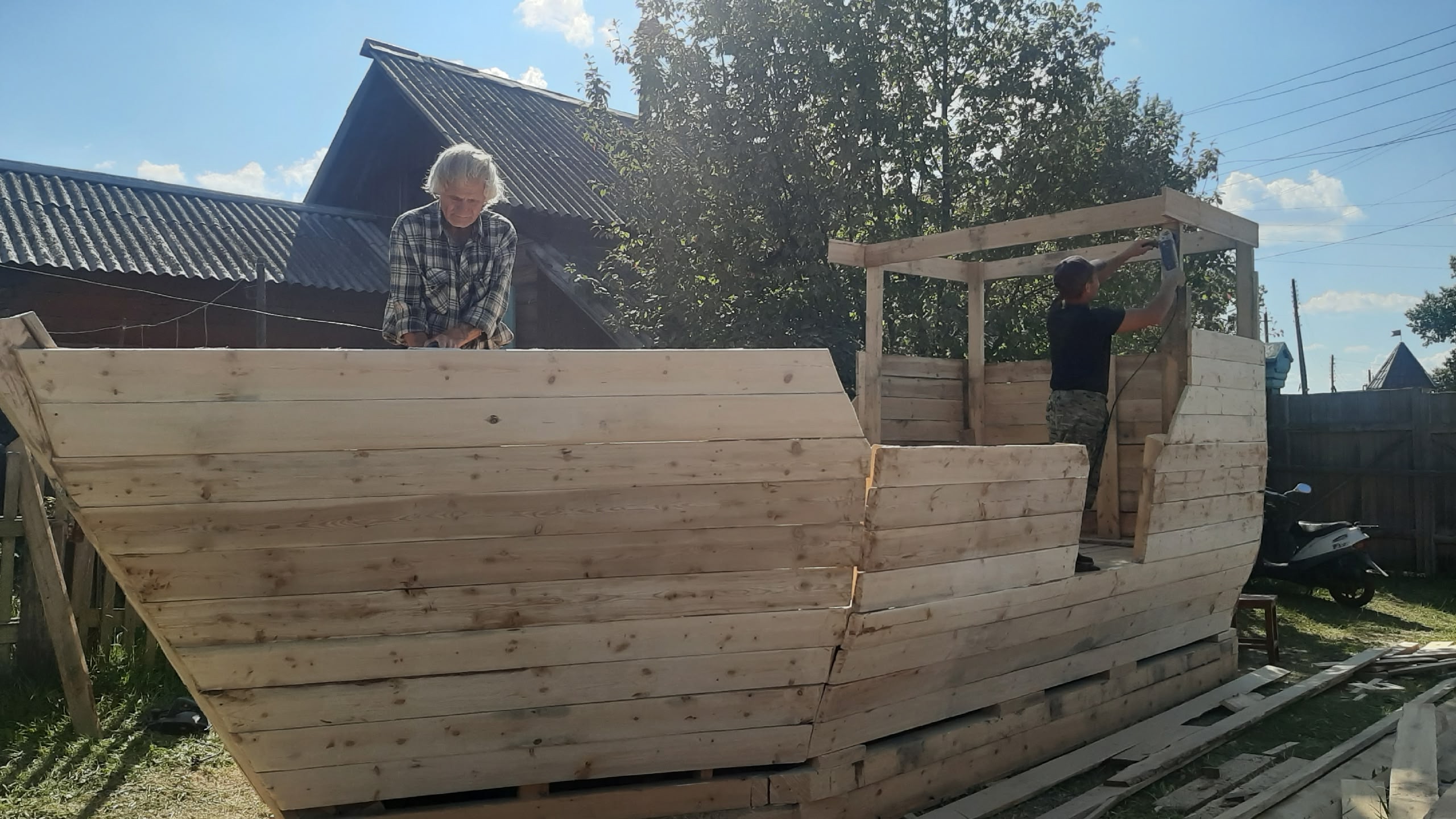 Ура!!!  Новый объект благоустройства завершен! Красивый и яркий корабль теперь украшает детскую площадку  ТОС «Содружество» и радует взрослых и детей, добавляя уюта! Проект полностью реализован за счет средств Тоса. Всю работу выполнили активисты нашего ТОСа своими руками. Работа шла три месяца –но мы это сделали!!! Долгожданное завершение проекта-это истинный пример силы единства наших Тосовцев. Теперь главное сберечь такую красоту!