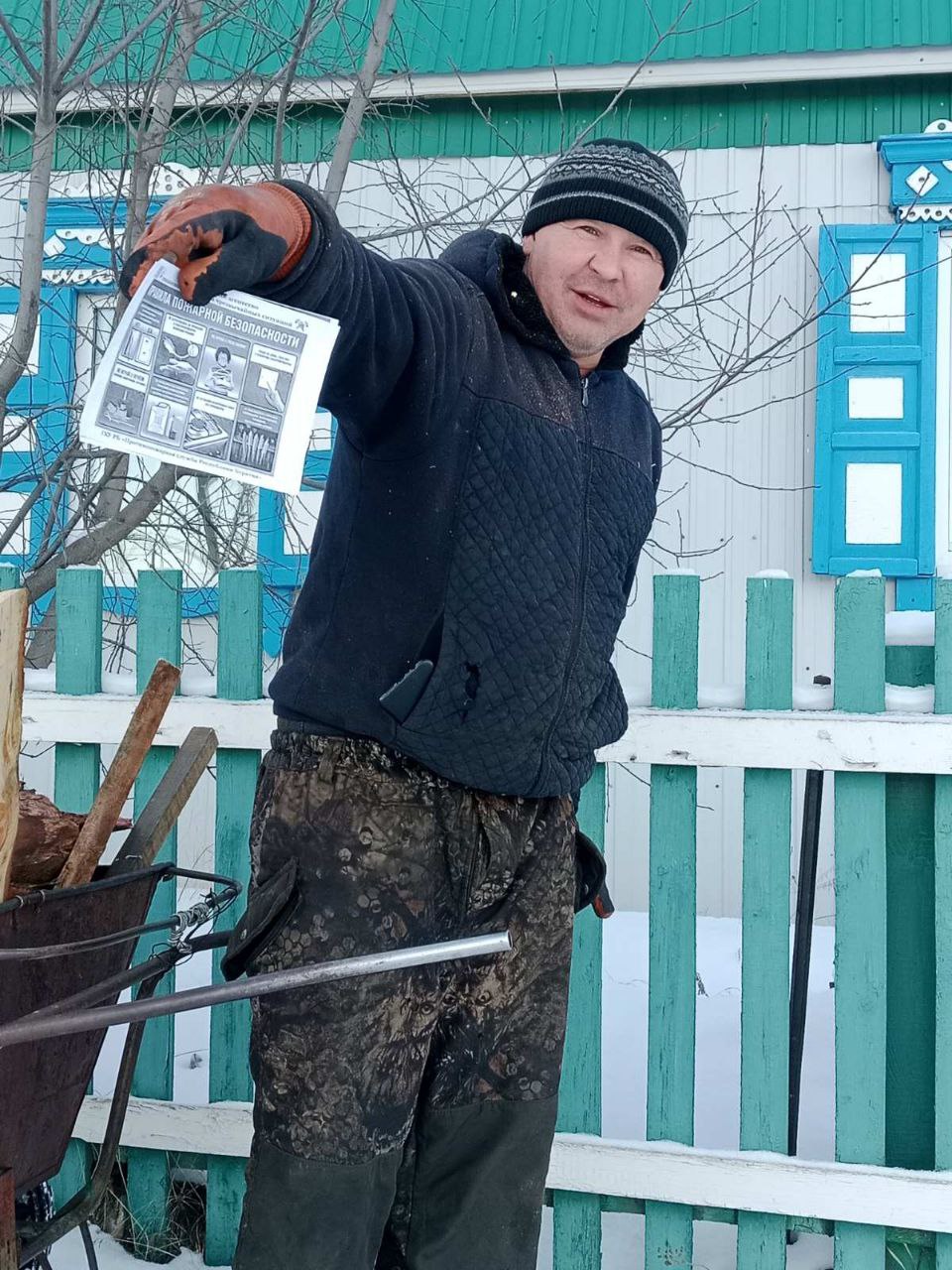 ТОС “Наследие” регулярно проводит раздачу листовок “О мерах пожарной безопасности” среди населения