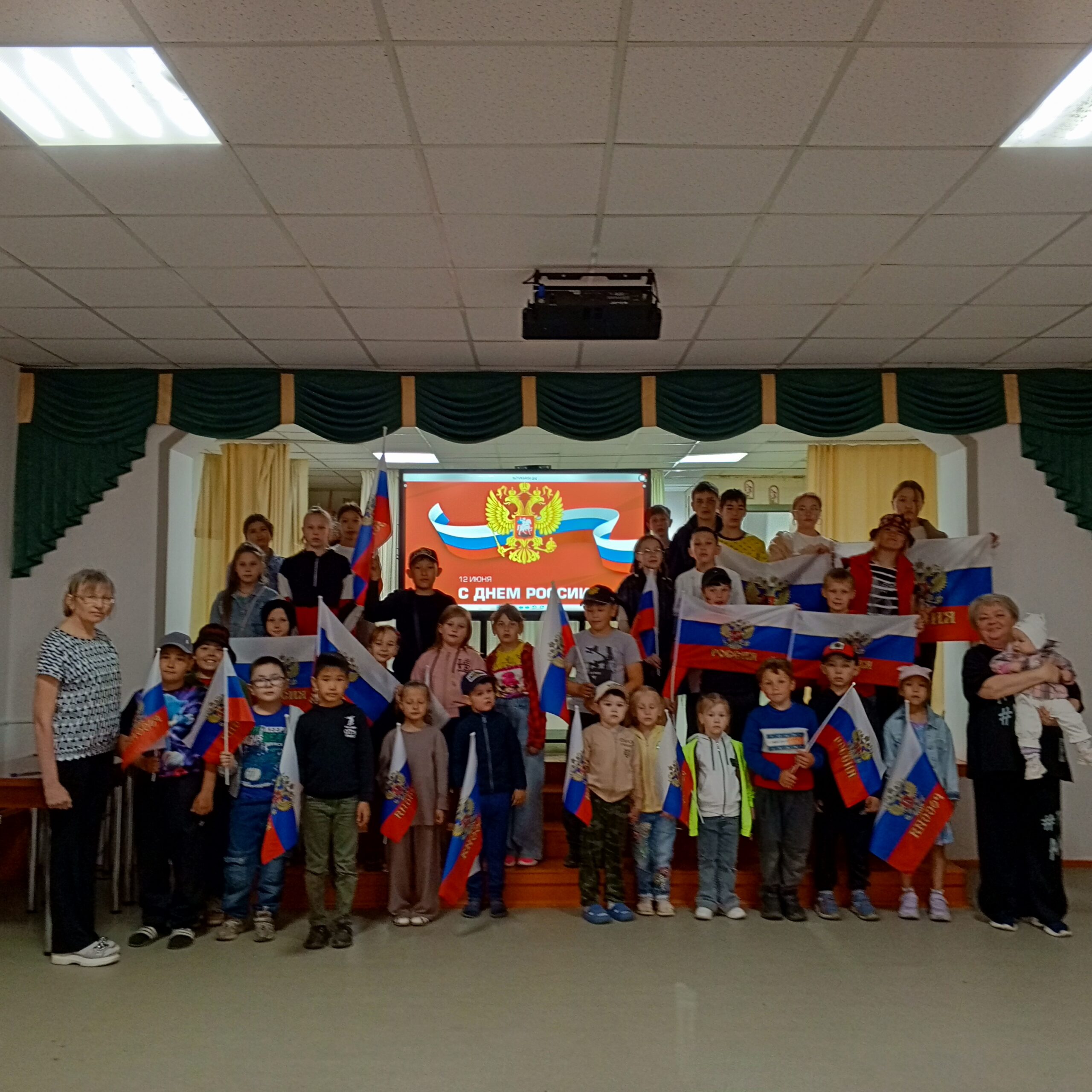 ТОС “Низовское” 12 июня – «Народы едины под солнцем России» – информационный час, посвящённый Дню России