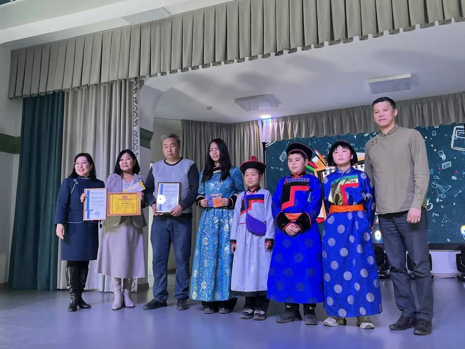 Буряад Уласай һургуулинуудай һурагшадай дунда түрэлхи хэлэн дээрэ видеобуулгабаринуудай “Найдал” гэһэн 3-дахи телевизионно мүрысөөндэ илагшадай баяр ёһолол.