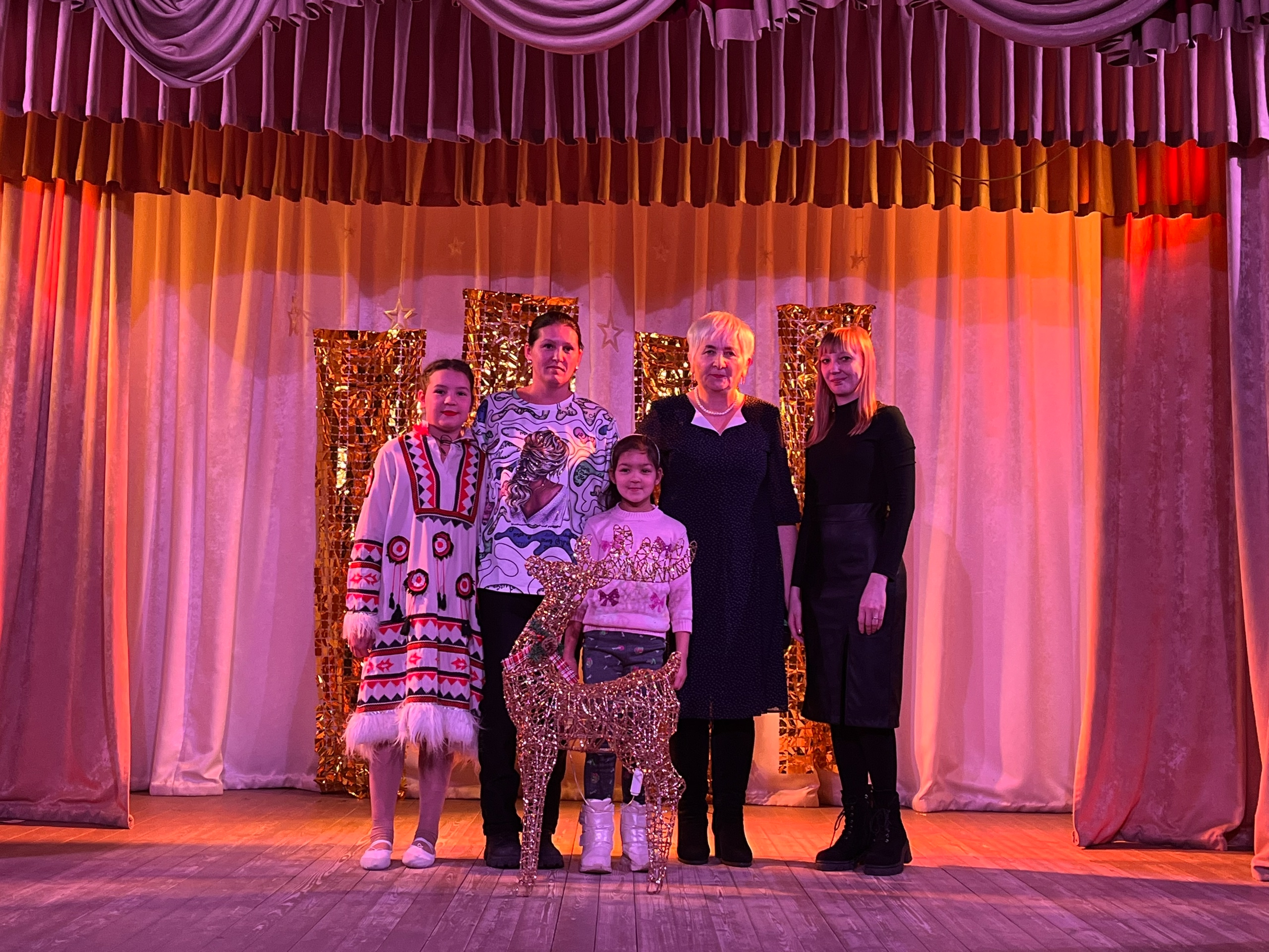 07.01.2025 г. ТОС “Наследие” на “Рождественском бале добровольцев” подвели итоги конкурса «Самое красивое и оригинальное оформление придомовой территории»