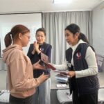 Вручение удостоверения волонтера