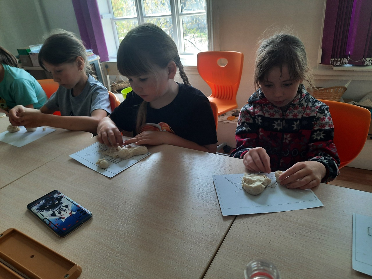 ТОС “Культурное наследие” МО ГП “Бабушкинское” ,мастер-классы  для детей разных направленностей: шашки, шахматы, робототехника, народный фольклор, театральная студия, студия «Гламур», лепка.