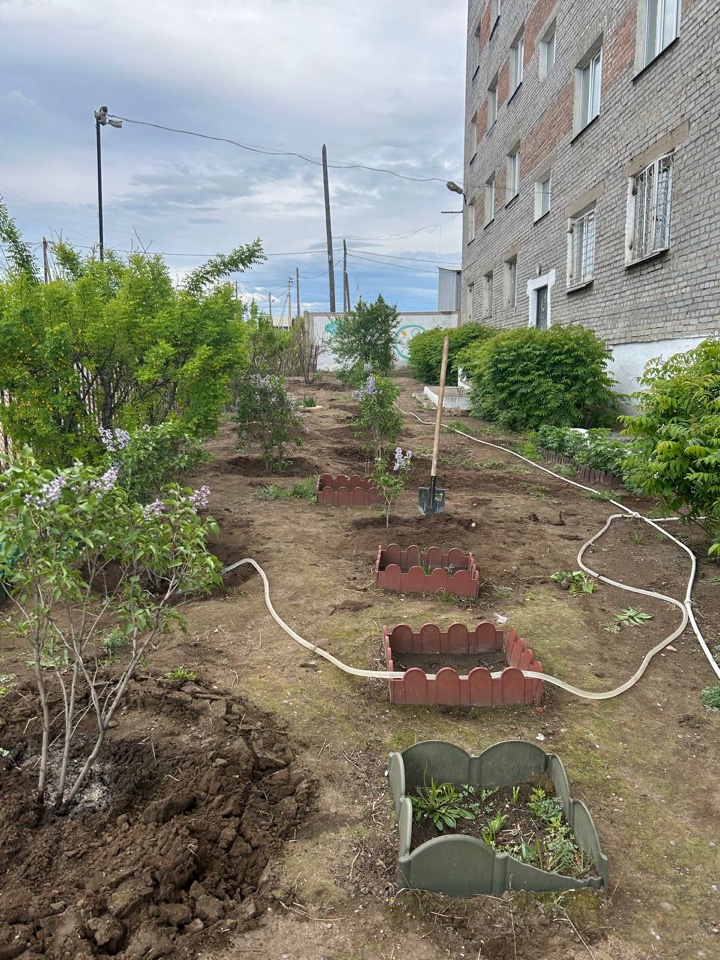 ТОС “Юность”. СП “Иволгинское”. Посадка сирени на территории ТОСа “Юность”.