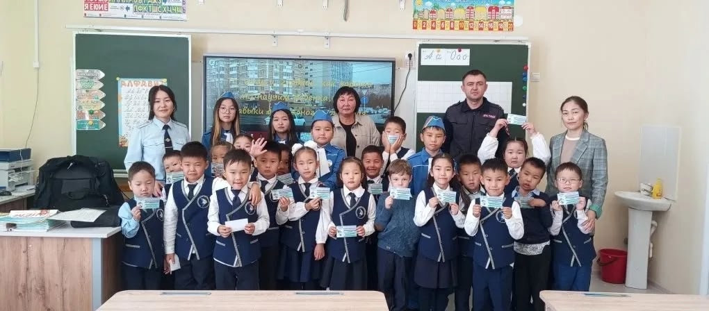 Профилактическое мероприятие для первоклассников в школах райцентра “Посвящение в юные пешеходы”