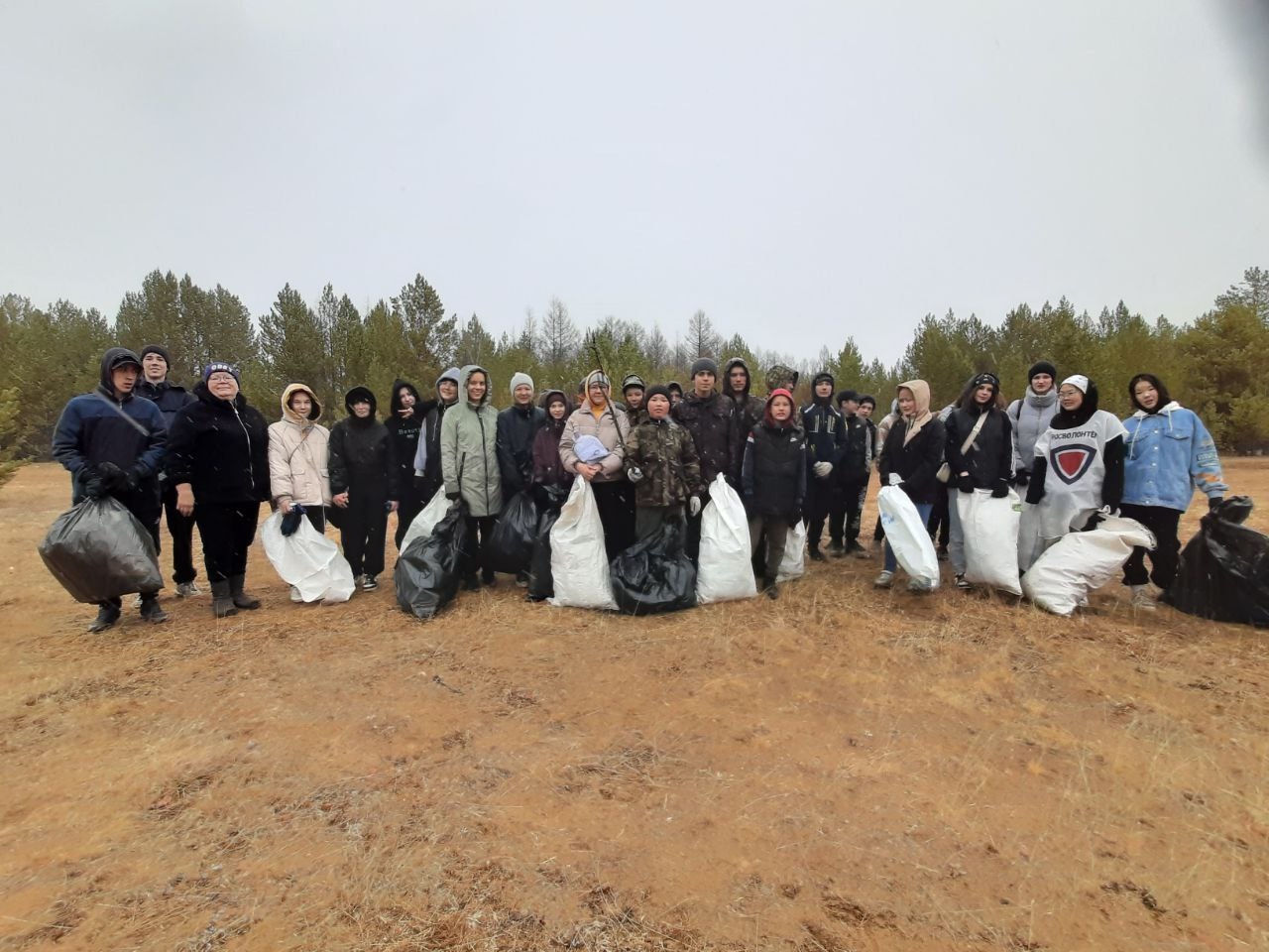 25.04.2025 г. ТОС “Наследие” провели субботник в местности “Порт”