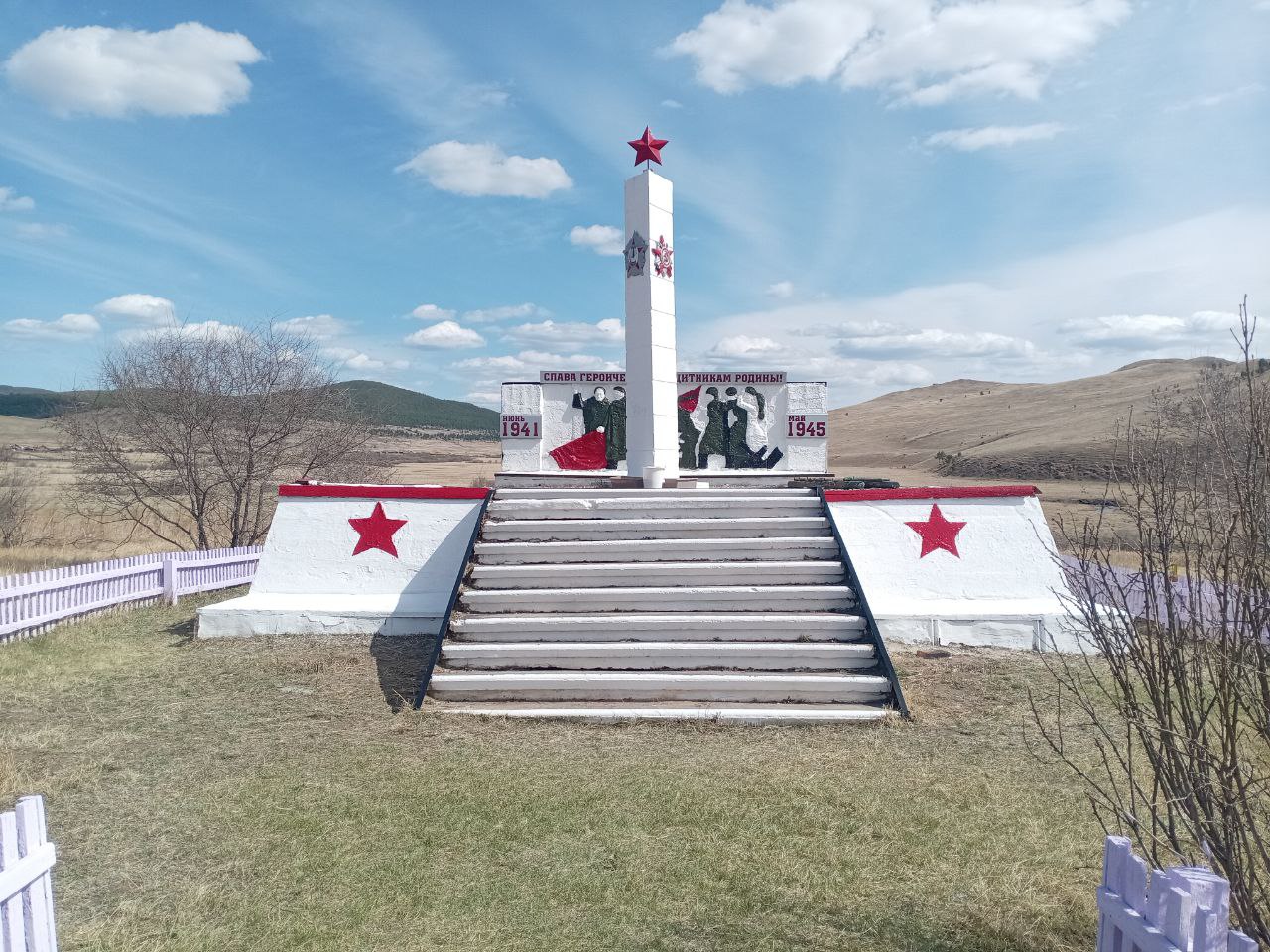 Субботник, ремонт памятника погибших героев во времена ВОВ. ТОС “Пестеревский”