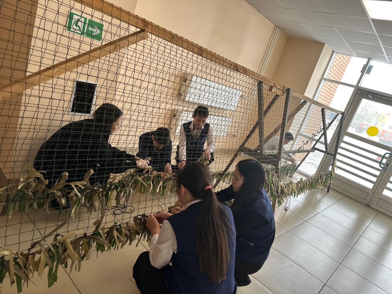 Участники ТОС “Алтан Заяа” совместно со школой плетут маскировочные сети!