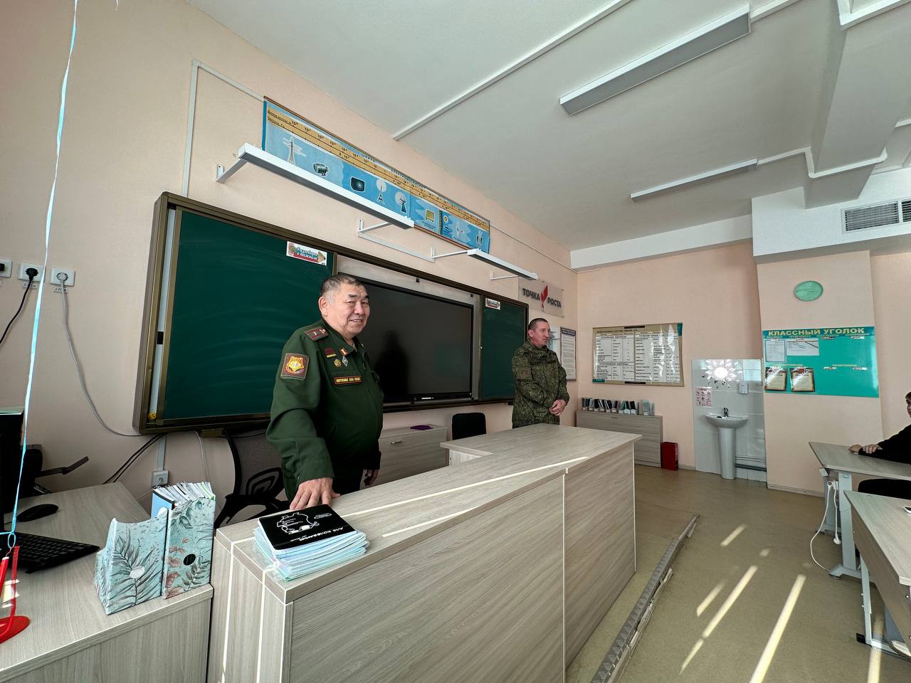 В преддверии Дня отца патриотическая беседа с участием ветеранов специальной военной операции