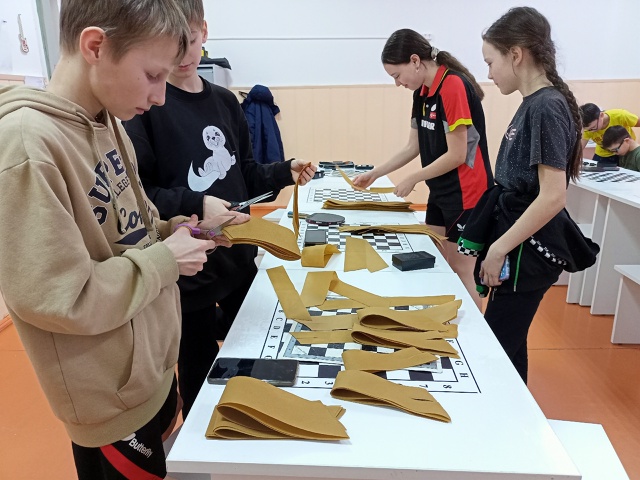 ТОС “Культурное наследие” МО “Бабушкинское” Кабанский район,  Подготовка лент к плетению маскировочных сетей