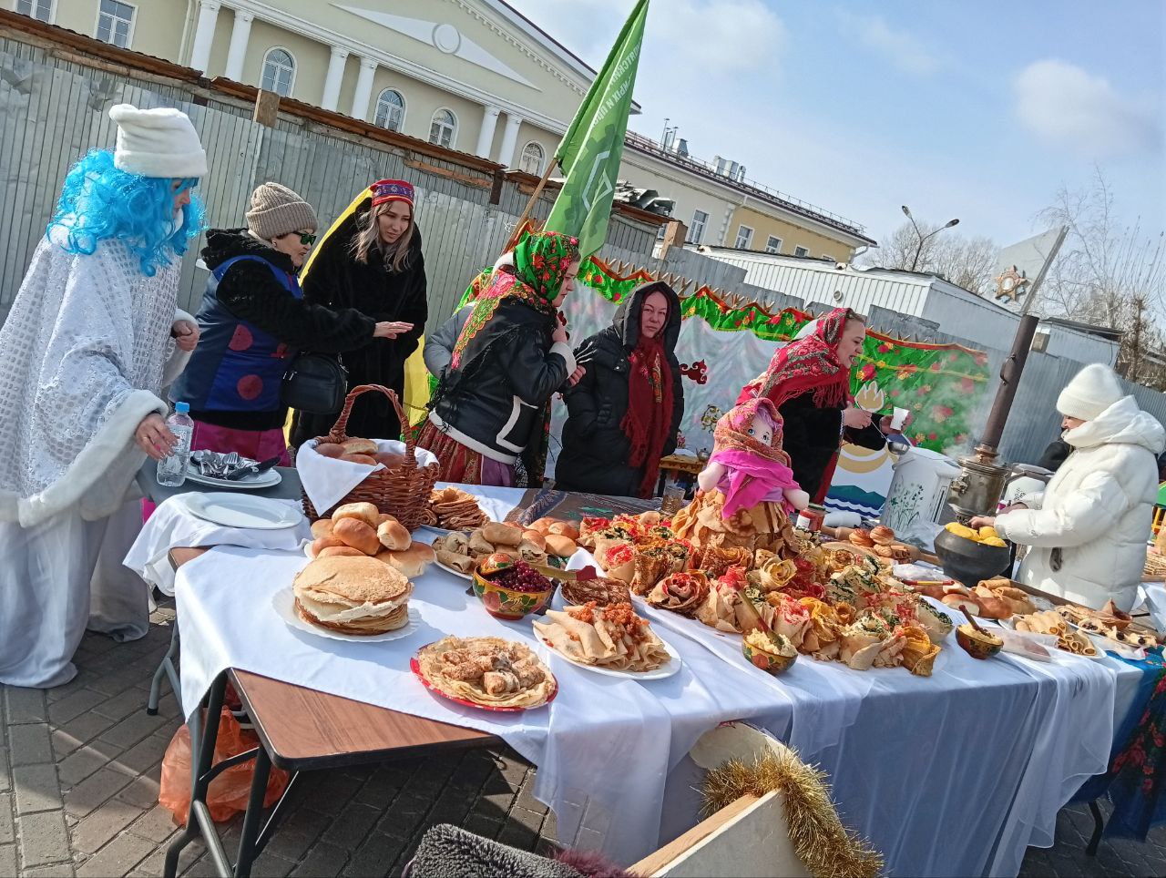 Ярмарка, игры и дружба народов: в Кяхте Масленица встретилась с Сагаалганом.