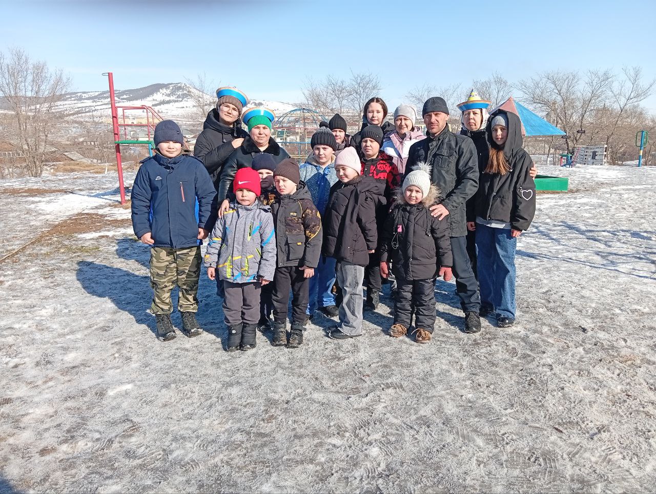 Весна пришла: ТОС «Дворик детства» весело и шумно встретили праздник Белого месяца